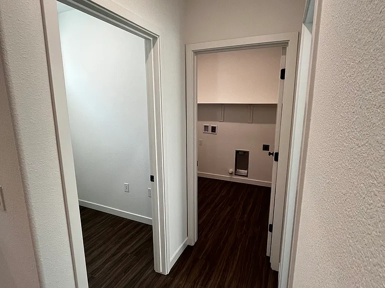 8133 Bodway Pkwy — Photo 23