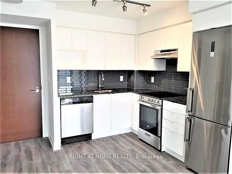 120 Varna Dr #525 — Photo 6