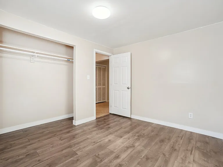 240 W 220th St S — Photo 30