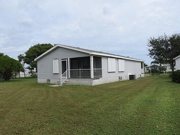 5th image of 933 Laurel Cir