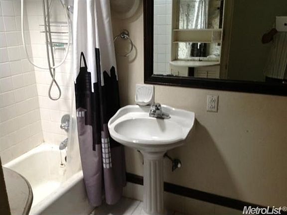 3rd image of 2443 W Swain Rd