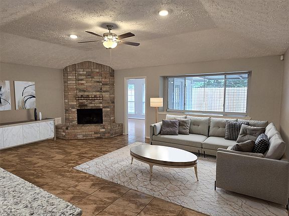 3rd image of 1109 Willow Creek Dr