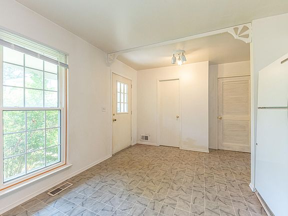 5th image of 3286 Alpine Dr