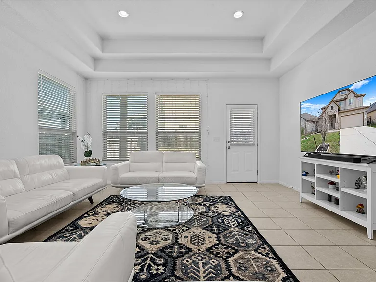 325 La Joya Pass — Photo 13