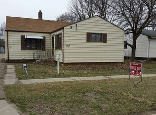 1040 E 3rd St, Redfield, SD 57469