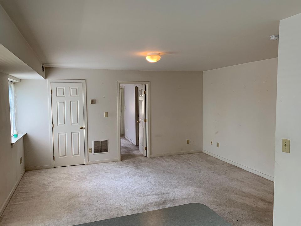 2nd image of 3306 Eastview Ln