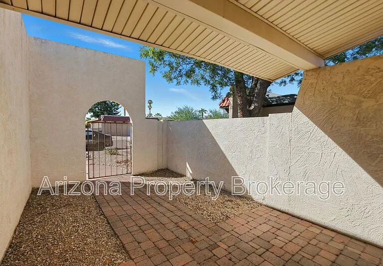 2192 E Balboa Dr — Photo 5