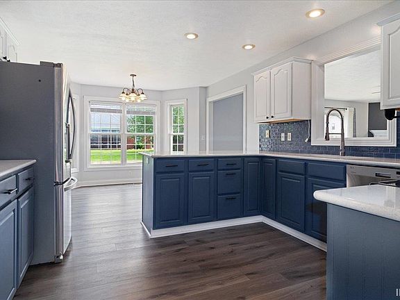 5th image of 6655 Oakland Ct