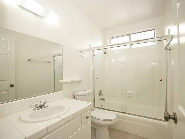 1833 Westholme Ave #207 — Photo 14
