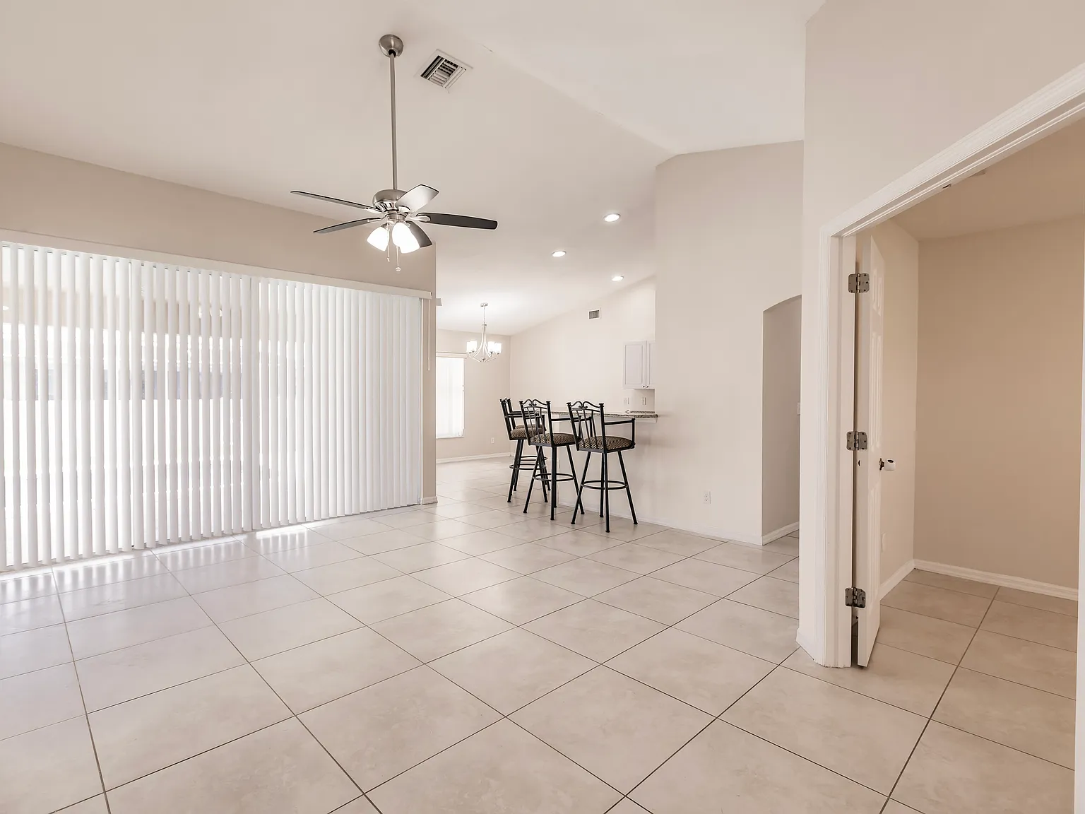 3/2 W/Den And Pool-Sw Cape Coral — Photo 4