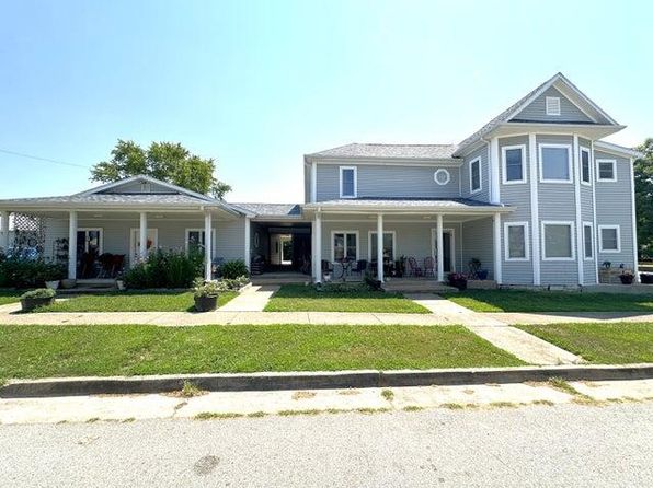 220 W Chestnut Street, Houston, MO 65483
