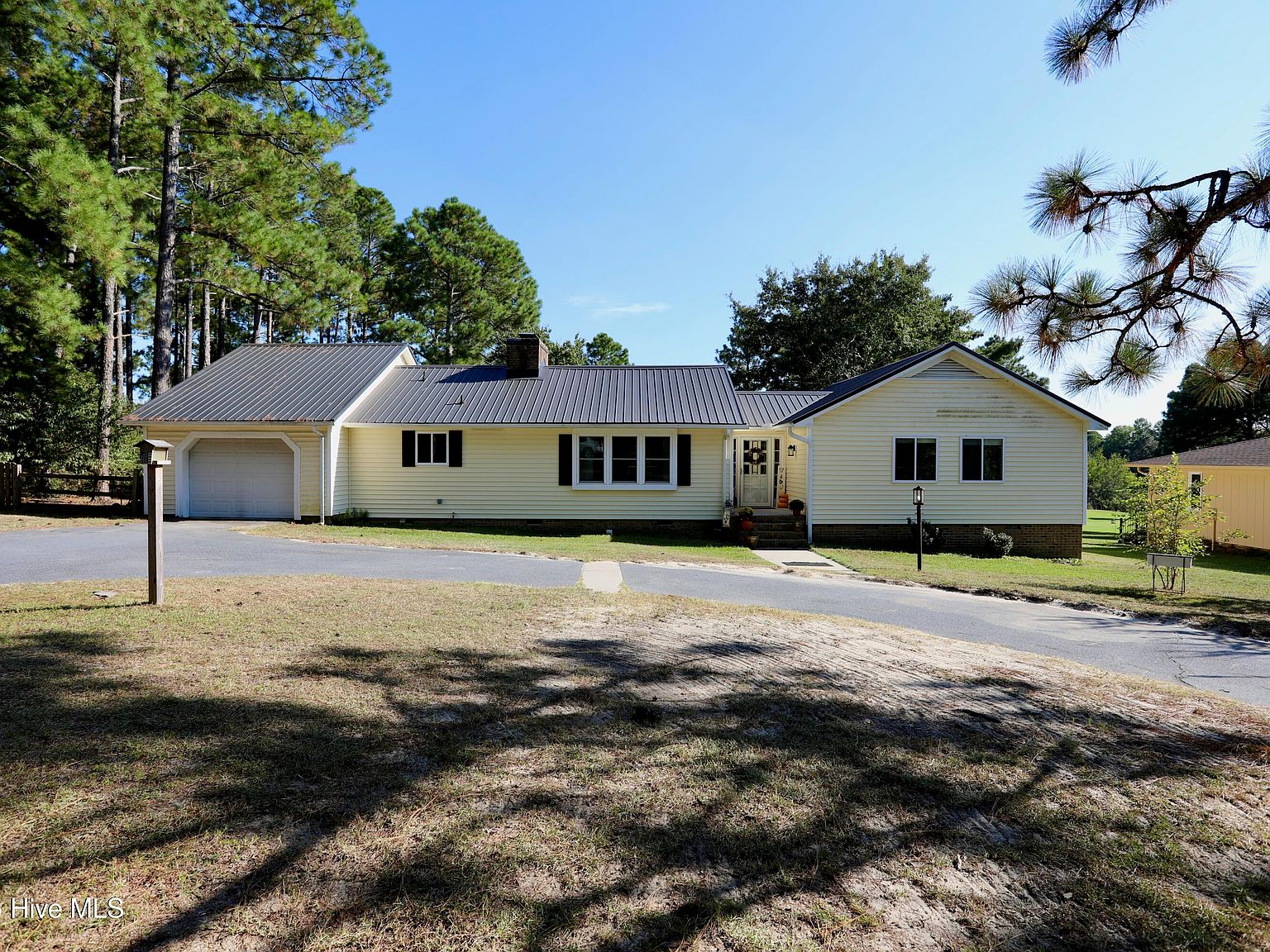 104 E Devonshire Avenue