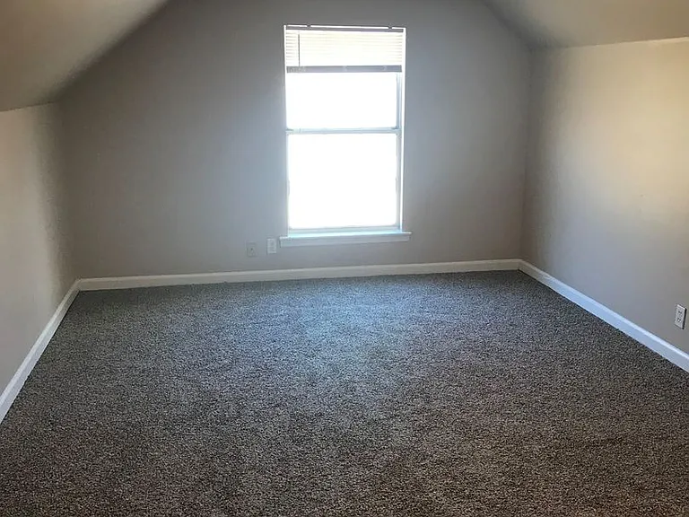 2563 Carriage Dr #B — Photo 14