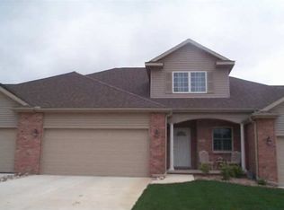 43 Arbor Ct, Bloomington, IL 61704