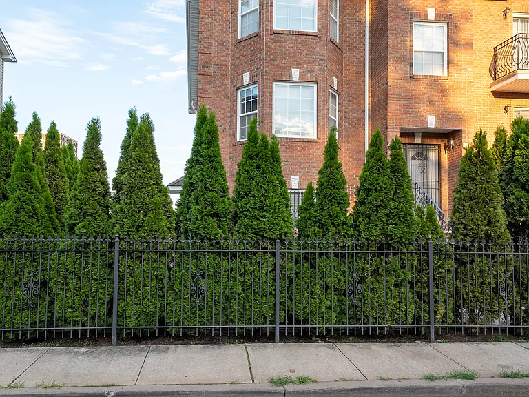 5-9 Marion Pl #3 — Photo 23