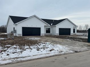 8515 Rivers Bend Dr, Freeland, MI 48623