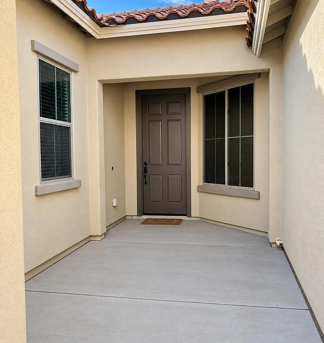 3 bed, 2.0 bath, 1844 sqft, $2,500 — Photo 2