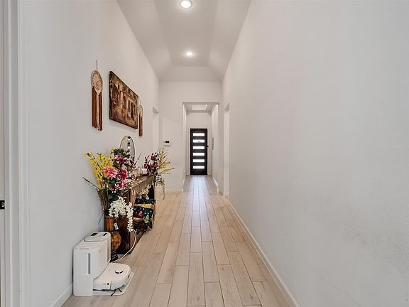 4th image of 5014 Eliot Pl