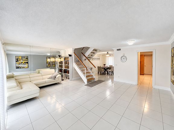 5th image of 4710 Sheridan St #7
