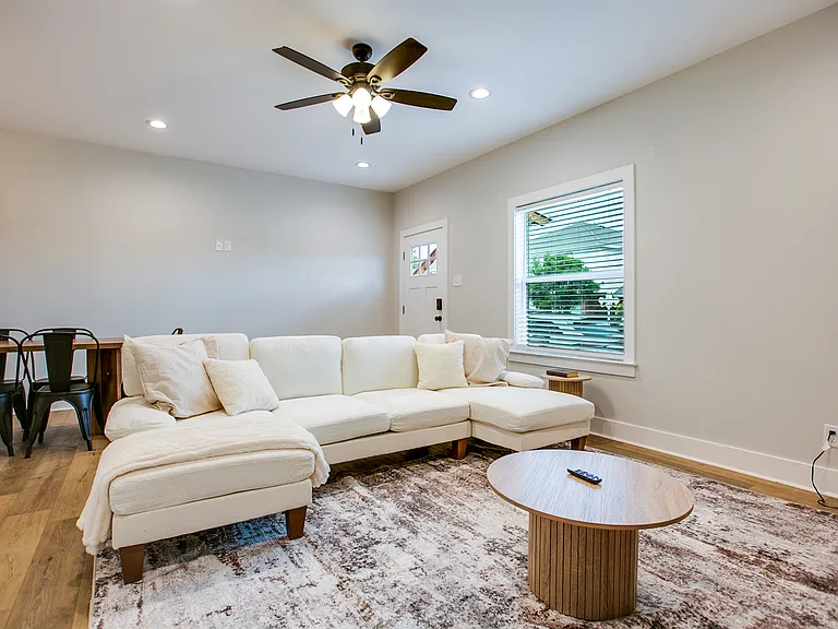 1009 Holiday Dr — Photo 29