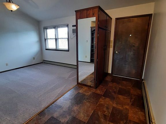 4th image of 1935 38th St #23