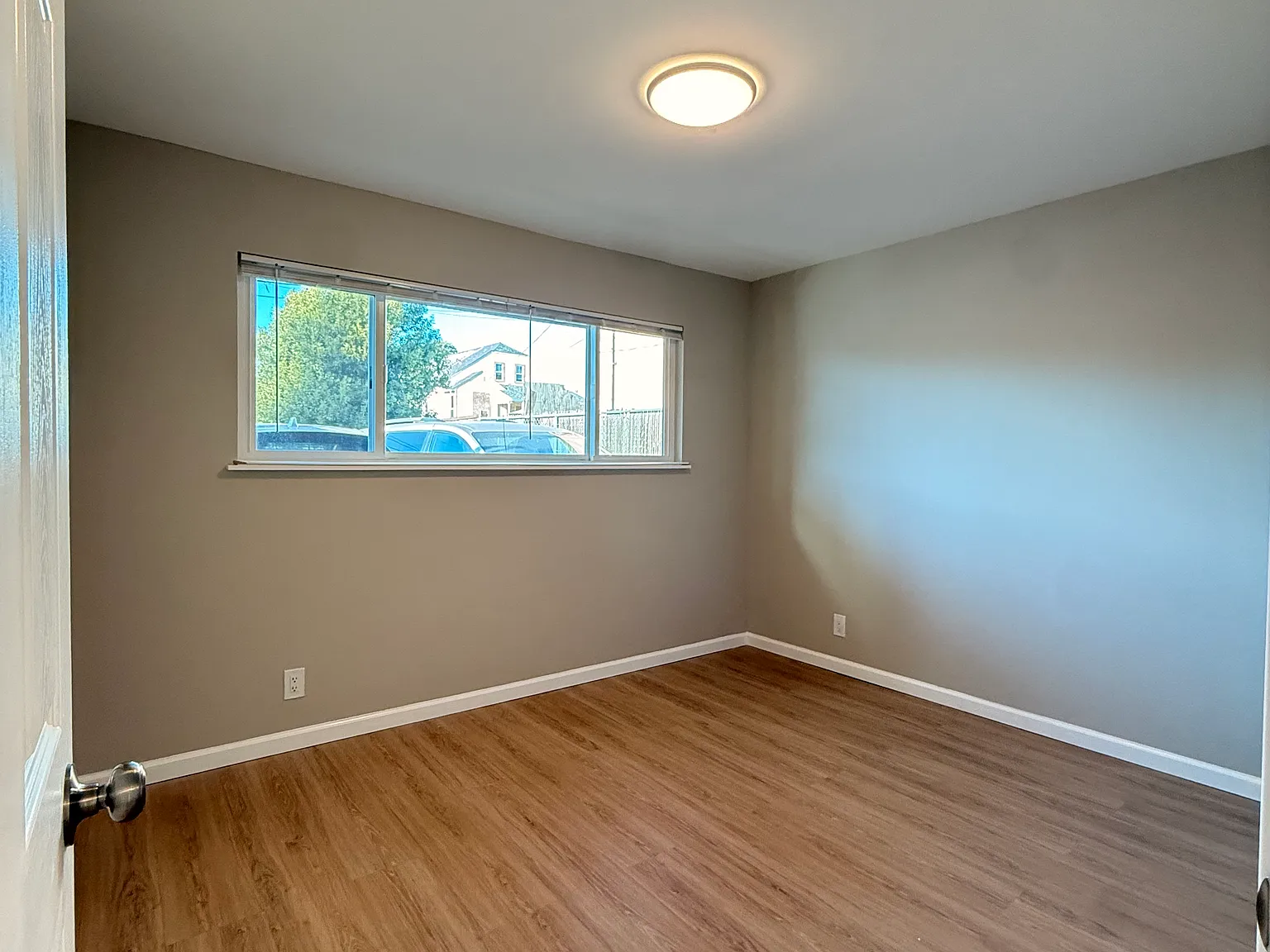 2 bed, 850 sqft, $2,300 — Photo 3