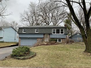 18 Hilly Ln, Lake In The Hills, IL 60156