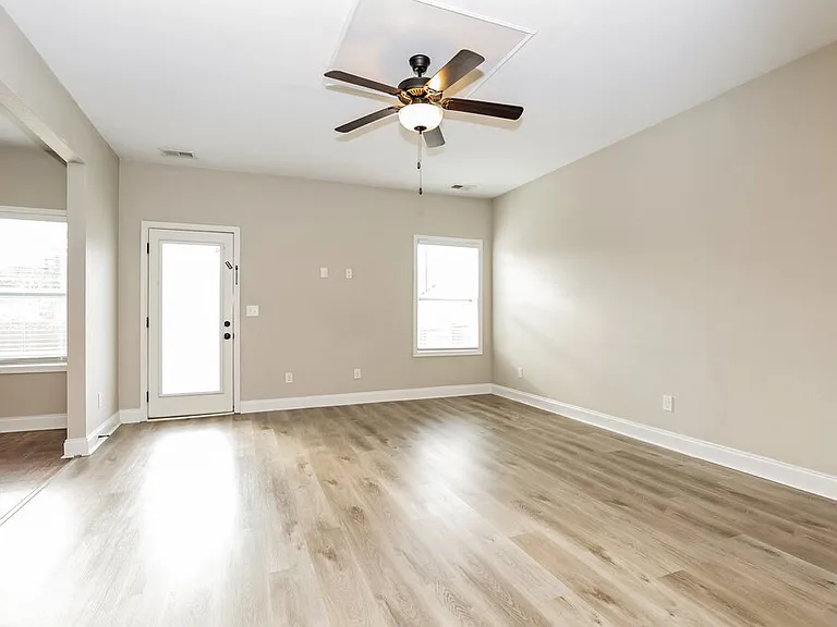 1217 Catawba Way — Photo 4