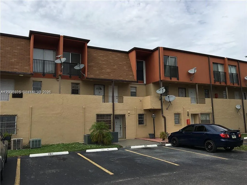 Laguna Club West Condo Bl — Photo 4