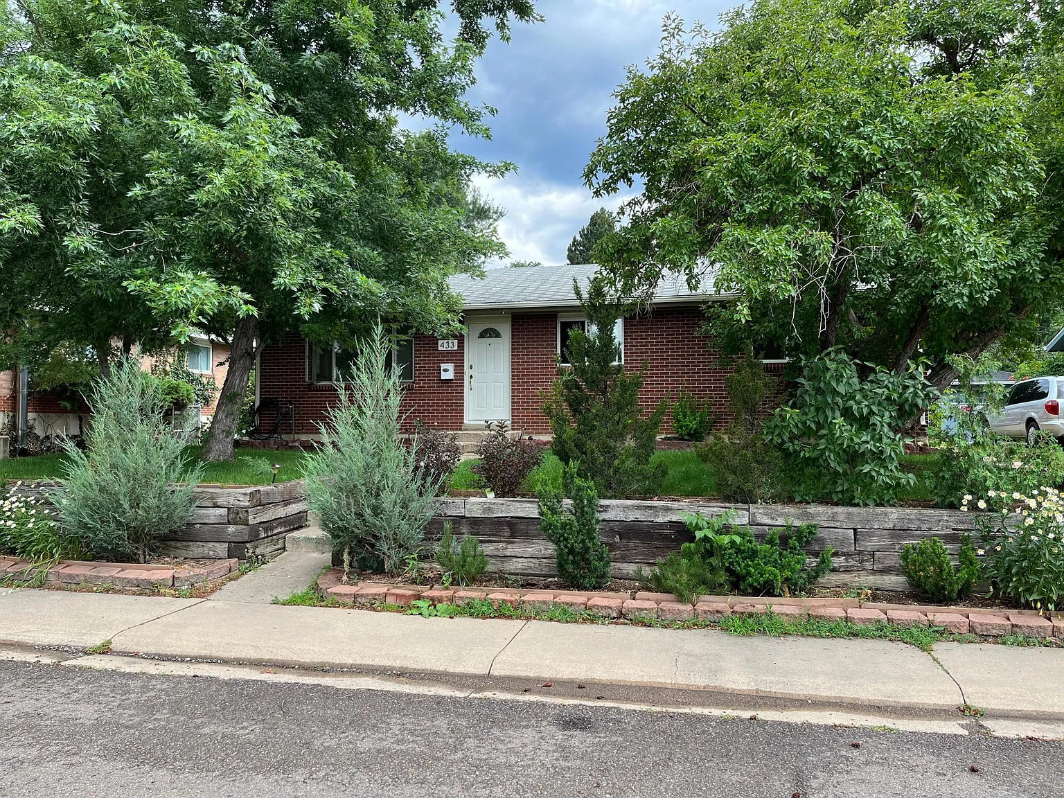 433 Harvard Ln — Photo 3