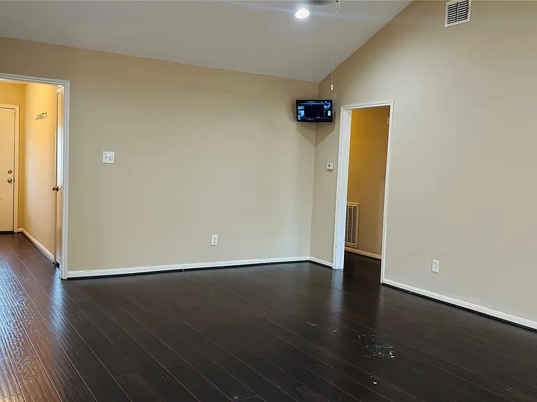 11407 Hazen St — Photo 15