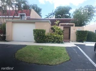 19250 Bobolink Dr, Hialeah, FL 33015