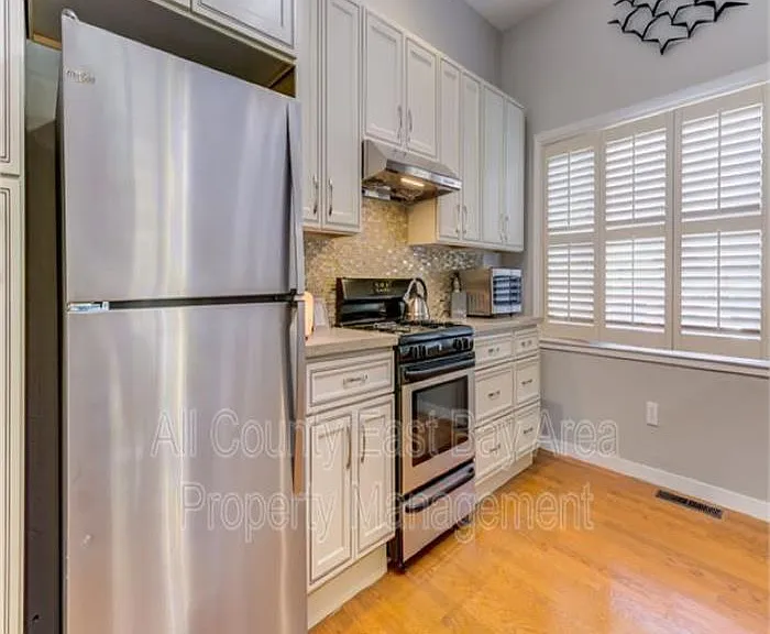 1535 Pomona St — Photo 8