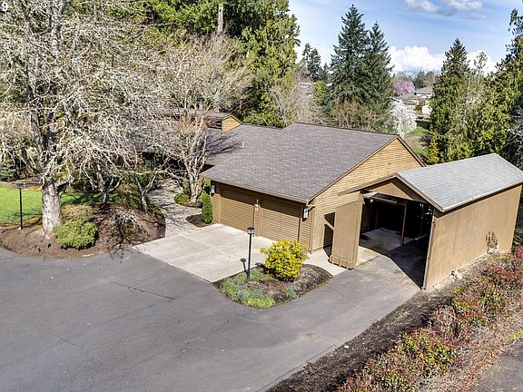 2nd image of 740 SE 24th Ave