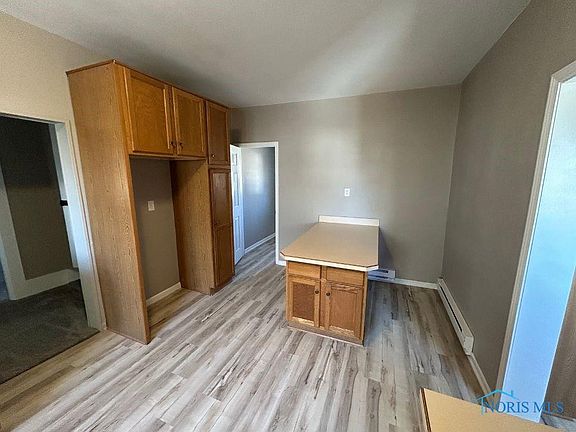 5th image of 106 E Heldman St