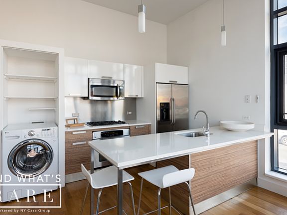 3rd image of 305 McGuinness Blvd APT 1F