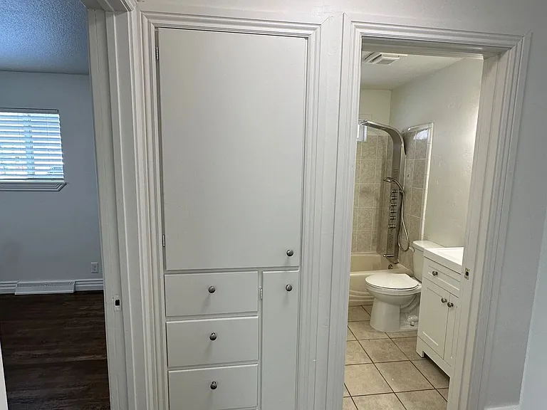 906 E Elm St — Photo 9