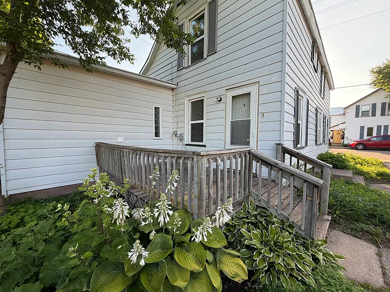 314 S Lake St #B — Photo 13
