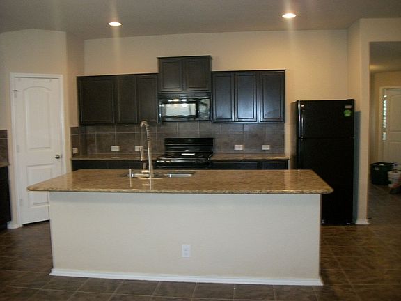 5th image of 6126 Hackberry Pond