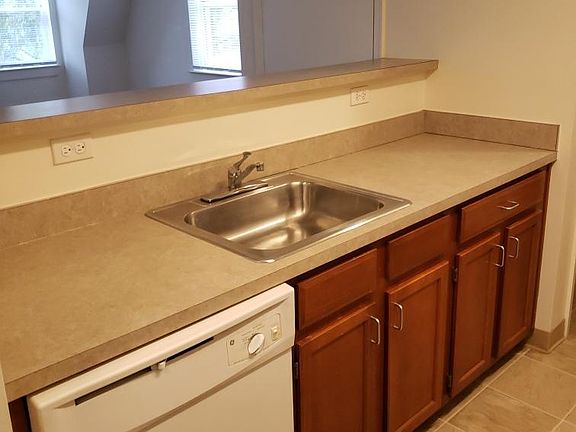 2nd image of 627 N Market St APT 301