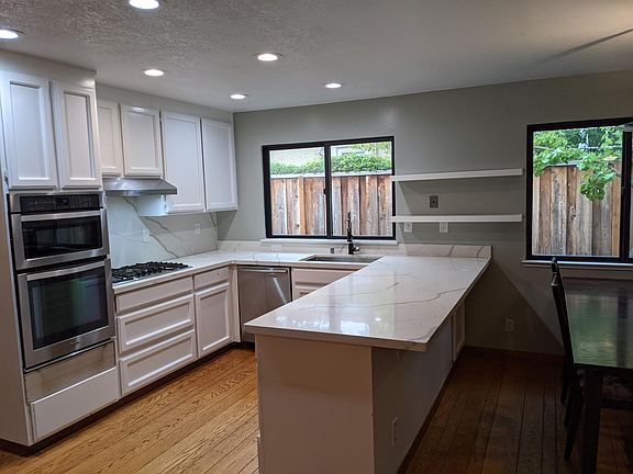 Perfect backyard to host guests.