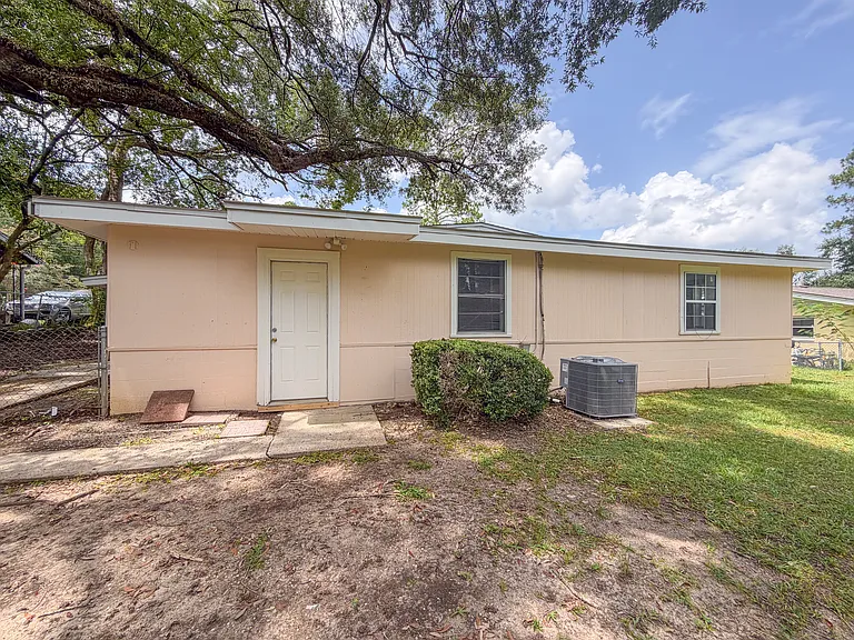 1617 Airport Dr — Photo 30