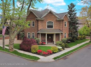 4 Grace Rd, Staten Island, NY 10306