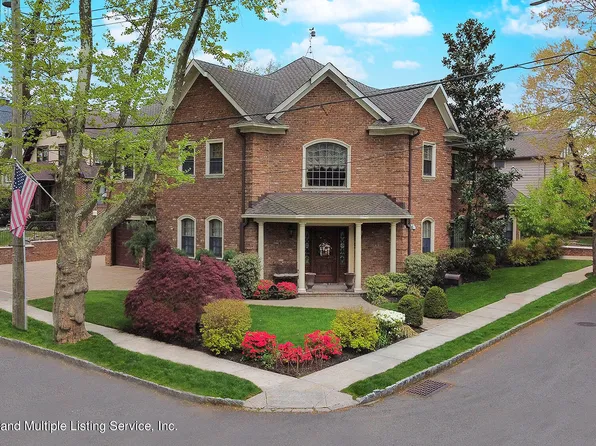 4 Grace Rd, Staten Island, NY 10306