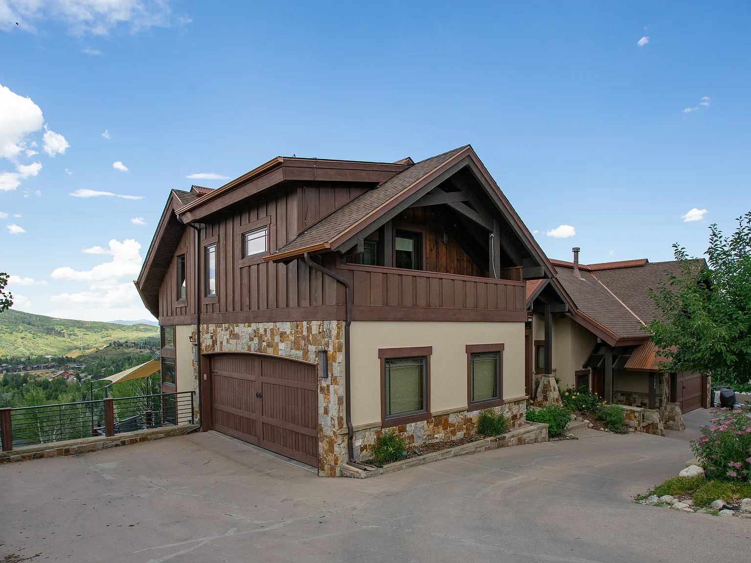 4 bed, 4.5 bath, 3698 sqft, $25,000 — Photo 2