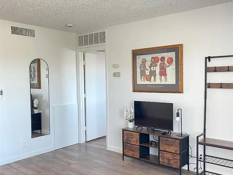 615 S Royal Crest Cir #22 — Photo 6