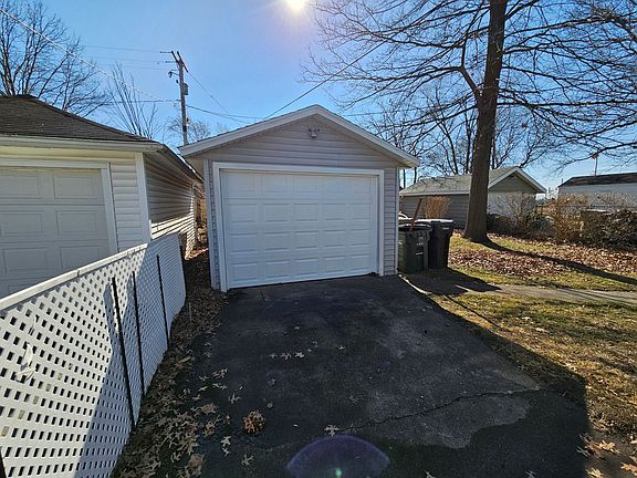 5th image of 3022 Hartzer St