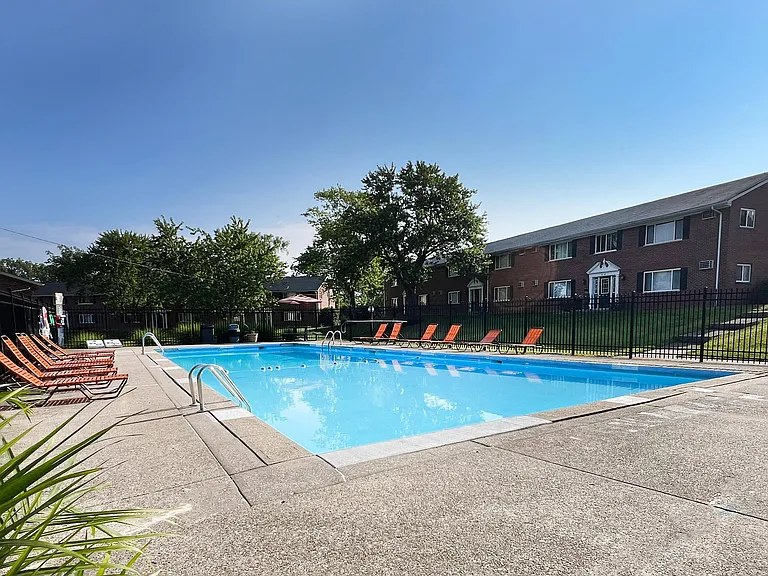 Sharondale Woods Apartments — Photo 8