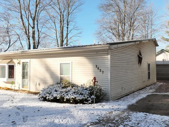 2427 Courtney Dr, Harrison, MI 48625