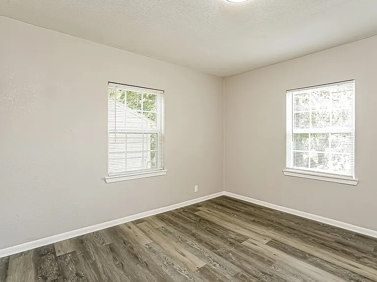 1583682_008_main_bedroom_12870163.jpg